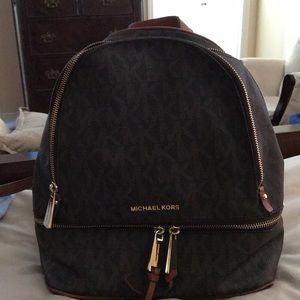 Auth.100%Michael Kors small back bag w/ wallet.